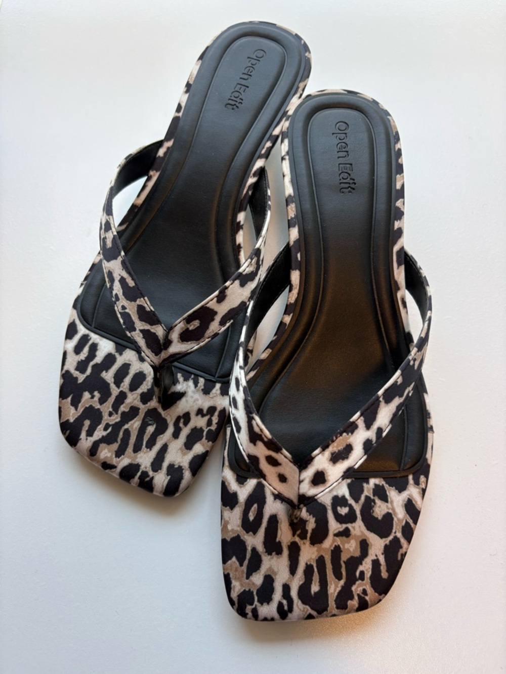 Open Edit  Kitten heel thong sandal - Leopard   US7.5